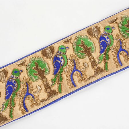 Stuha vyšívaná na šantungu ptáci modrá