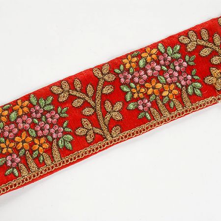 Porta vyšívaná na šantungu drobné květy červená