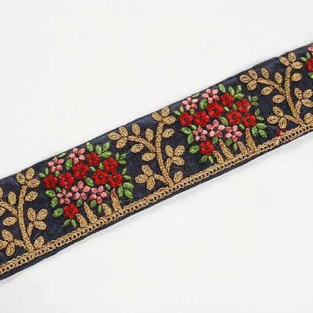 Porta vyšívaná na šantungu drobné květy modrá