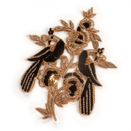 Aplikace pávi středová zlatočerná