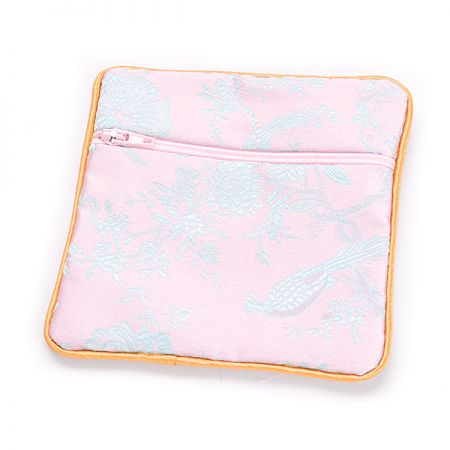 Elegantná brokátová taštička pastel ružová kvety / páv