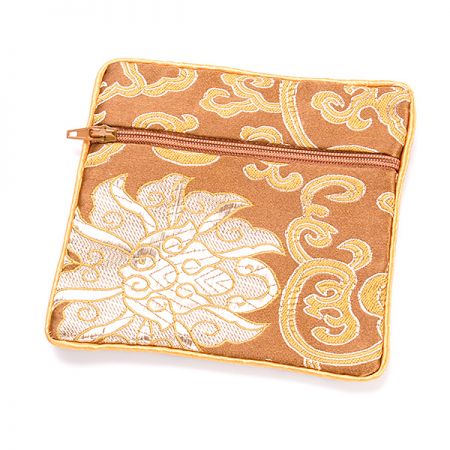 Elegantní brokátová taštička hnědá ornament