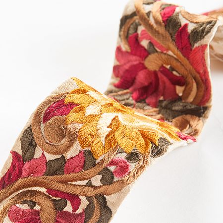 Vyšívaná stuha šantung květy žluté/vínové