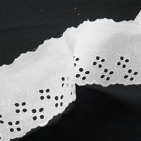 Krajka lem madeira květinový vzor slonová kost