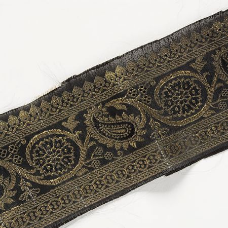 Orientální žakárová porta s kovovým vláknem zlatočerná