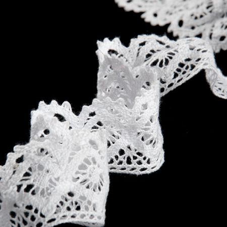 Krajka hrubá bílá se vzorem