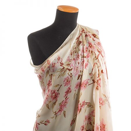 Efektní šála motiv květy pastel žlutá