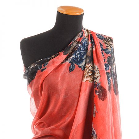 Velký šál viskoza mat vzor květy červená