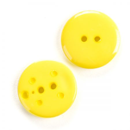 Knoflík plastový kulatý žlutý 30"