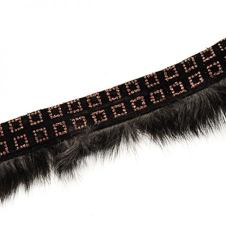 Efektní sametová porta kamínky/imitace kožešiny