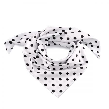 Bavlněný šátek vzor puntík 70×70 cm bílá/černá