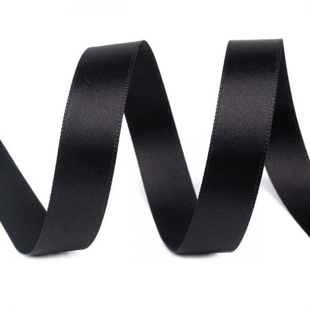 Atlasová stuha šíře 10 mm oboulíc černá