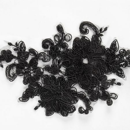 Krajková aplikace středová černá