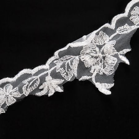 Krajka lem jemný květ bílá flitry/rokajl/perličky