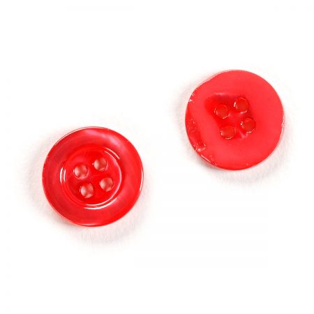 Knoflík perleťový čtyřdírkový malinově červený