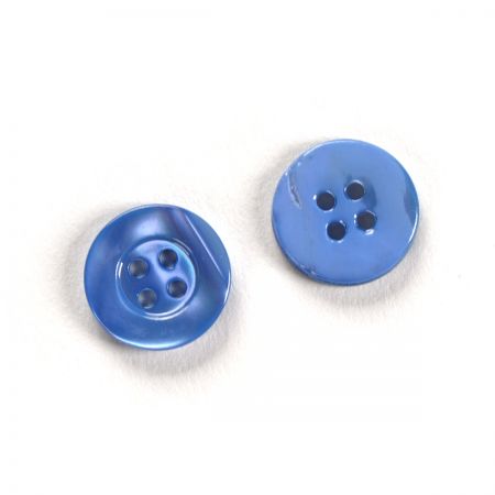 Knoflík perleťový čtyřdírkový sv.fialový