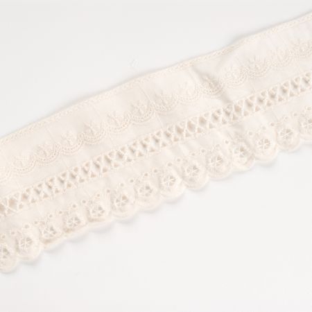 Krajka lem madeiroa květinový vzor smetanové barvy