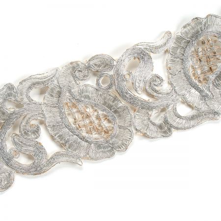 Krajková kovová stuha paisley vzor stříbrná
