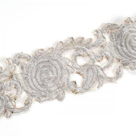 Krajková kovová stuha orientální vzor stříbrná