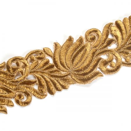 Krajková kovová stuha květinový vzor zlatá