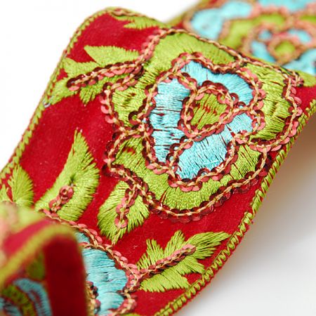 Porta textilní výšivka/flitry květinový vzor červená