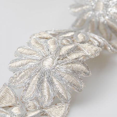 Porta lurex stříbrná vzor květy asteraceae