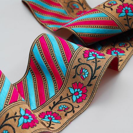 Porta vyšívaný taft vzor květy/šikmé pruhy