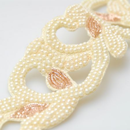 Porta pošitá korálky a lurexem smetanová