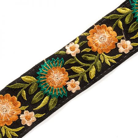 Vyšívaná stuha šantung květy žlutozelené