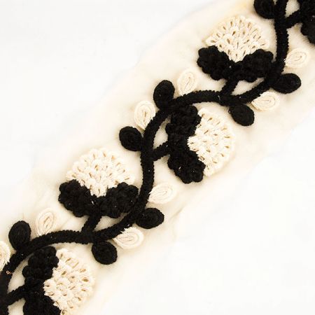 Stuha květinový výšivka na tylu smetanová/černá