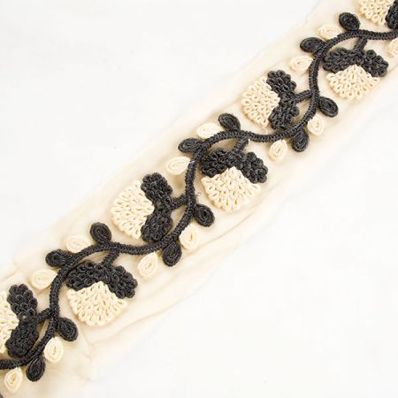 Stuha květinový výšivka na tylu smetanová/šedá