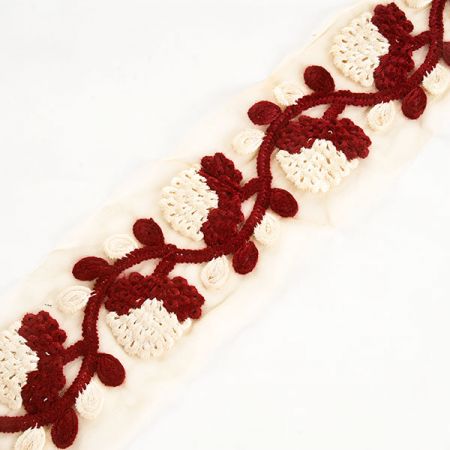 Stuha květinový výšivka na tylu smetanová/vínová