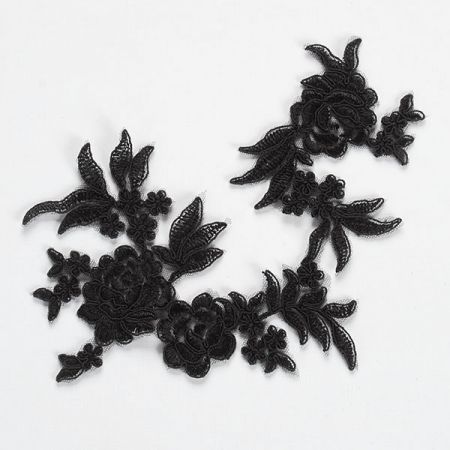 Krajková aplikace středová černá vzor květů ks