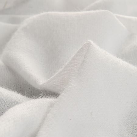 Netkaná textilie nažehlovací elastiká 150 cm bílá