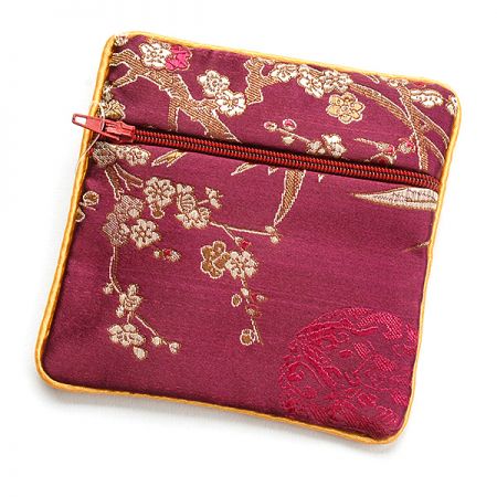 Elegantná brokátová taštička kvety vínová