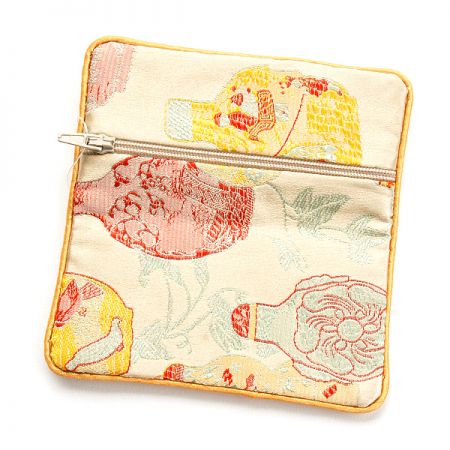 Elegantná brokátová taštička zlato béžová