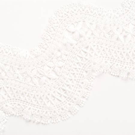 Krajka hrubá lem oboustranná květinový vzor v bílé