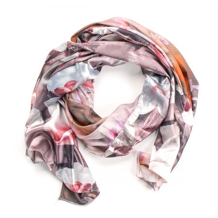 Saténová šála s květinovým vzorem ve starorůžové  