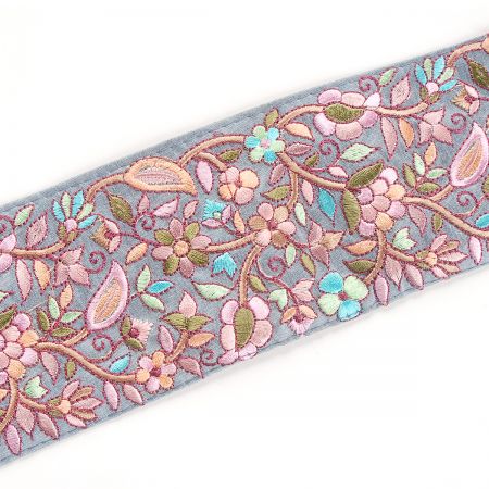 Vyšívaná stuha šantung květinový vzor růžovo-zeleno-modrá