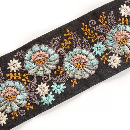 Vyšívaná stuha šantung květinový vzor tyrkysovo-žlutá