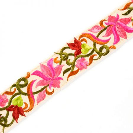 Vyšívaná stuha šantung květy růžové