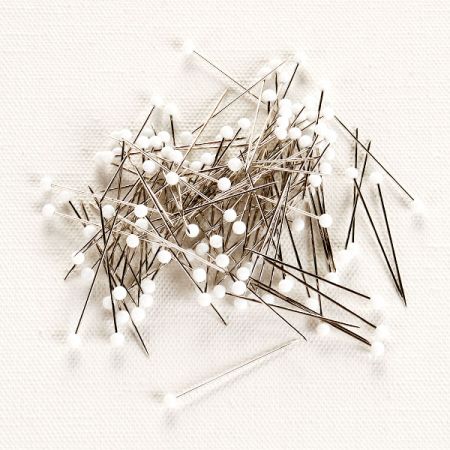 Špendlíky s plastovou bílou hlavičkou 32 mm