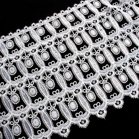 Krajka hrubá ornamentální vzor slonová kost
