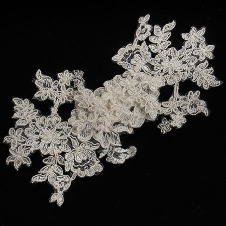 Krajková květinová aplikace středová smetanová