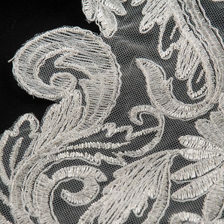Krajková aplikace středová ornament smetanová