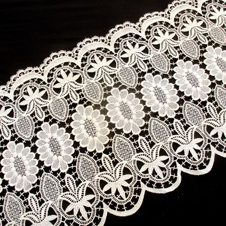 Krajkový lem široký květinový motiv paličkovaný