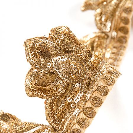 Krajková kovová stuha orientální vzor s flitry zlatá