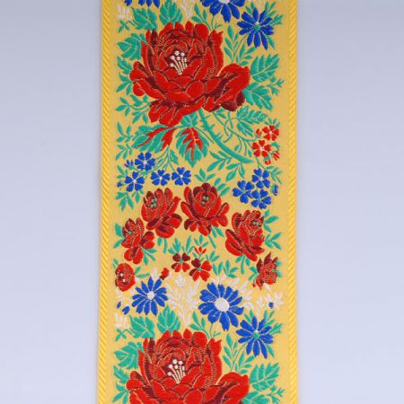Folklorní stuha žlutá s květinovým vzorem