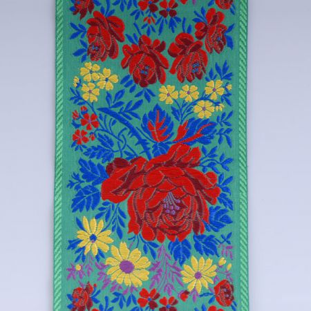 Folklorní stuha zelená s květinovým vzorem