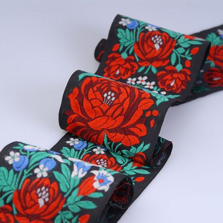 Folklorní stuha černá s květinový vzor